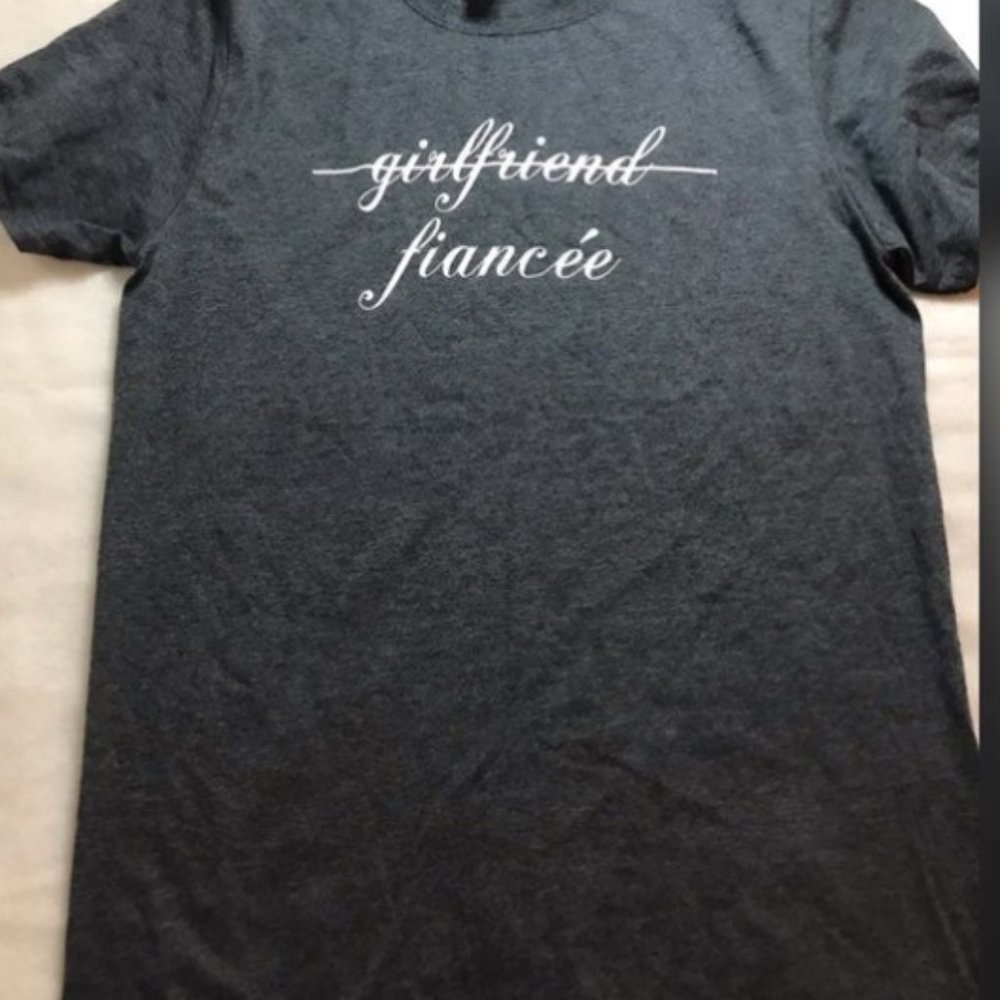 Grey Graphic T-shirt Girlfriend to Fiancé(M)